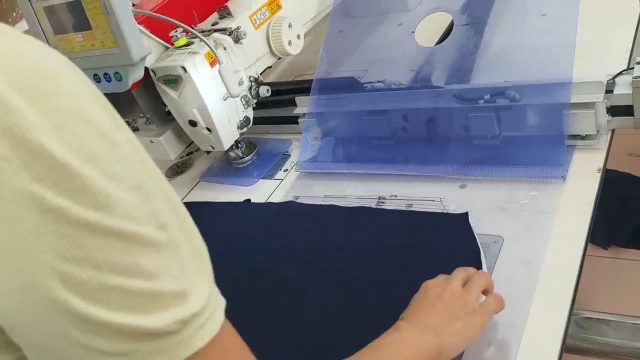 花样ミシン 稼働展示｜中国・仏山のアパレル工場の映像